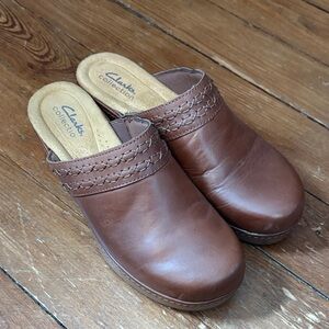 Clarks Women's Paizlee Poppy Slip-On Platform Clogs size 8